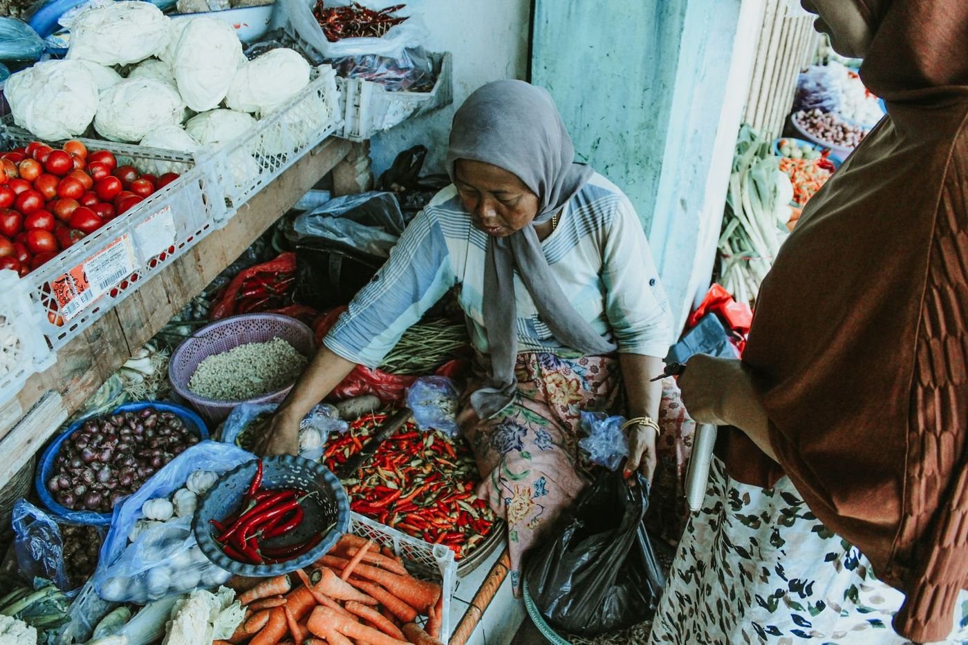 Pedagang bumbu di pasar tradisional Jawa Timur